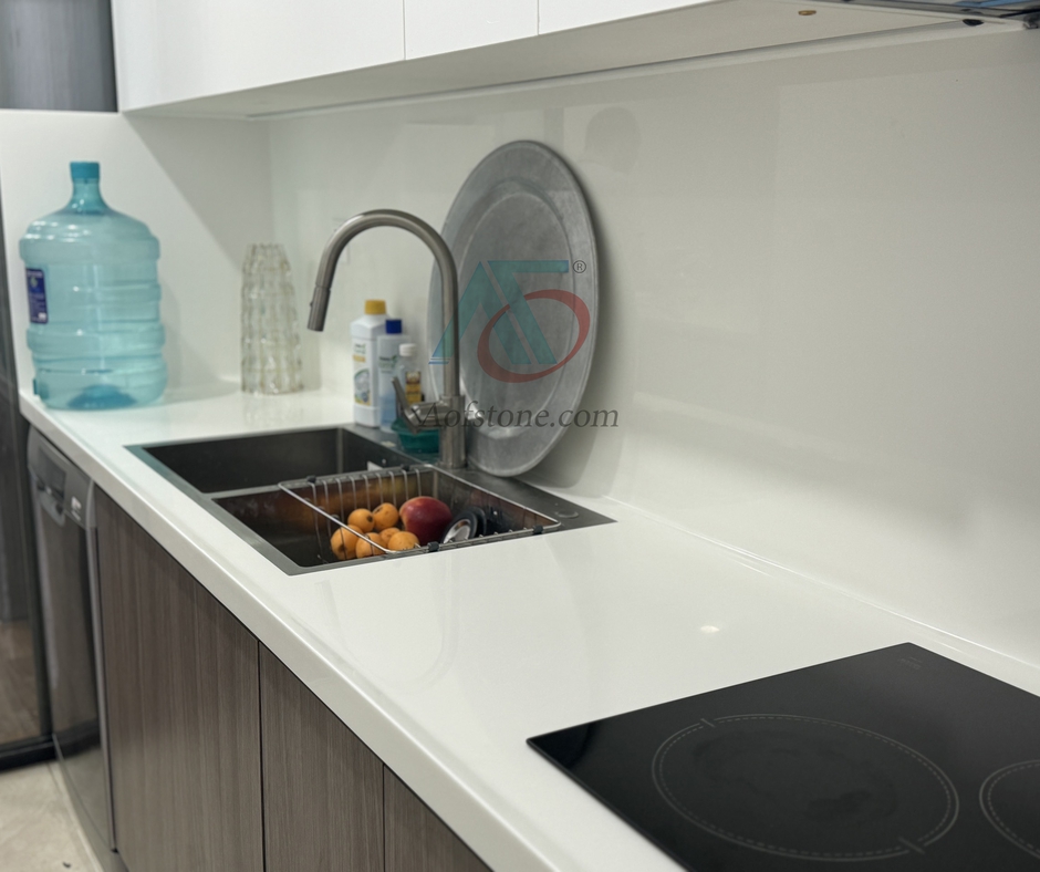 ĐÁ SOLID SURFACE S-105 MILD WHITE - XU HƯỚNG VẬT LIỆU MỚI CHO NỘI THẤT TƯƠNG LAI