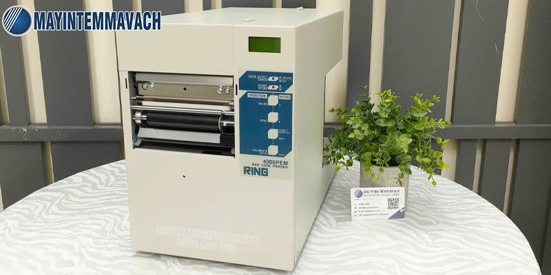 Máy in mã vạch RING 4012PEM tốc độ in 250mm/s nhưng vẫn đảm bảo tem in rõ nét 300dpi Máy in mã vạch RING 4012PEM tốc độ in 250mm/s nhưng vẫn đảm bảo tem in rõ nét 300dpi