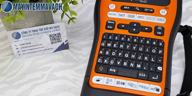 Máy in nhãn Brother PT-E560BT bàn phím QWERTY 70 phím Máy in nhãn Brother PT-E560BT bàn phím QWERTY 70 phím