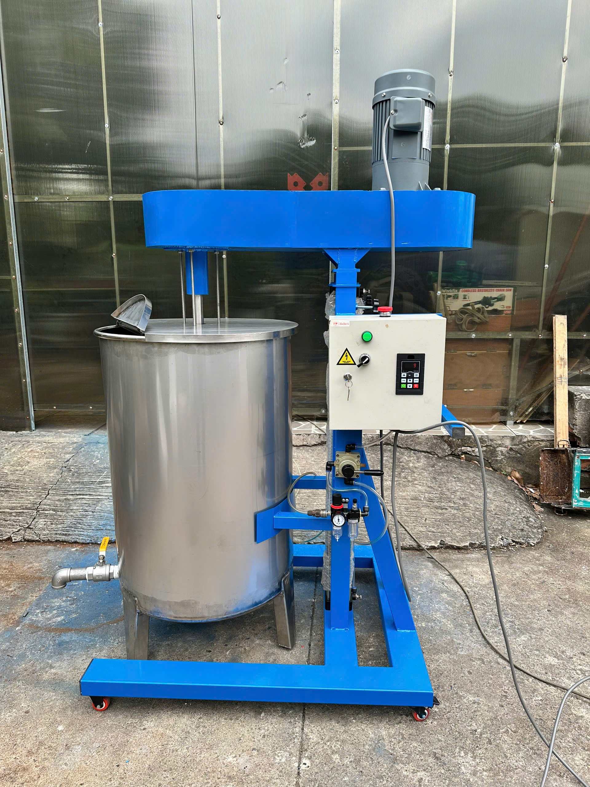 Máy khuấy trộn bồn bể