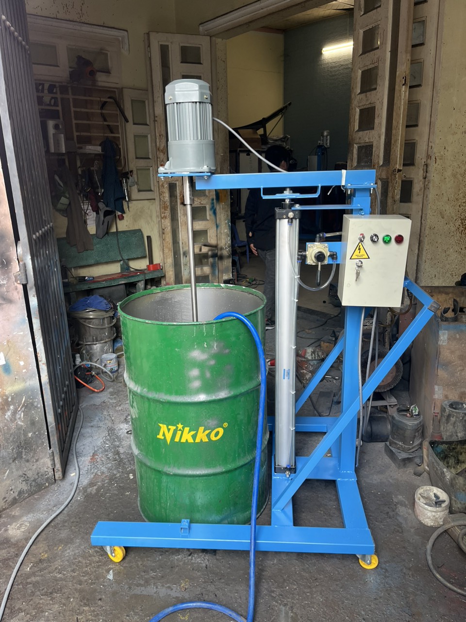 Máy khuấy tự động