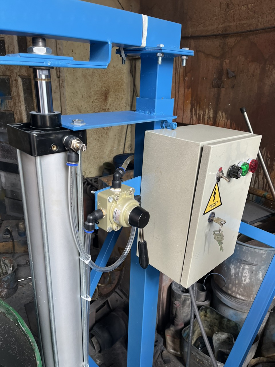 Máy khuấy tự động