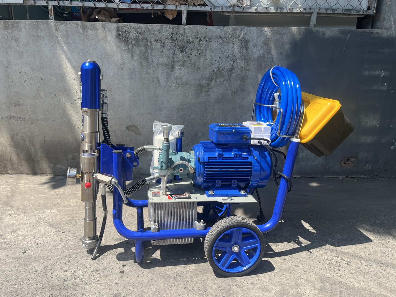 Máy phun sơn công nghiệp