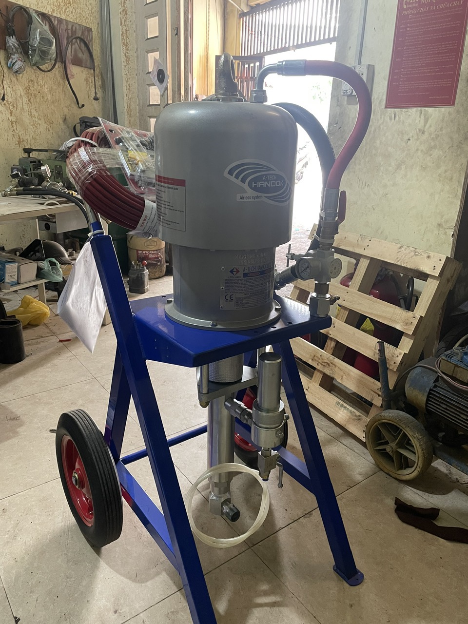 máy phun sơn kết cấu thép