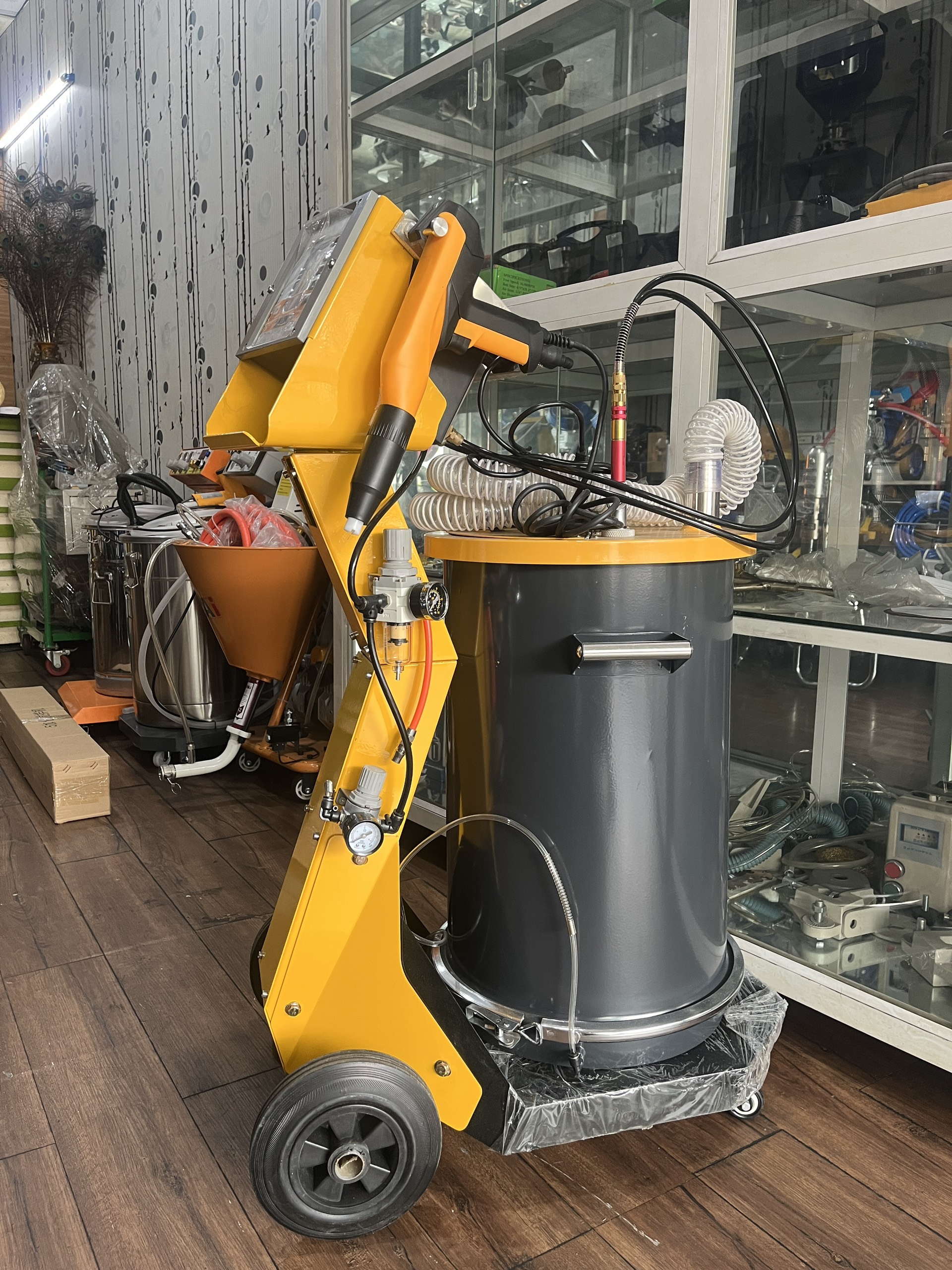 máy phun sơn sắt