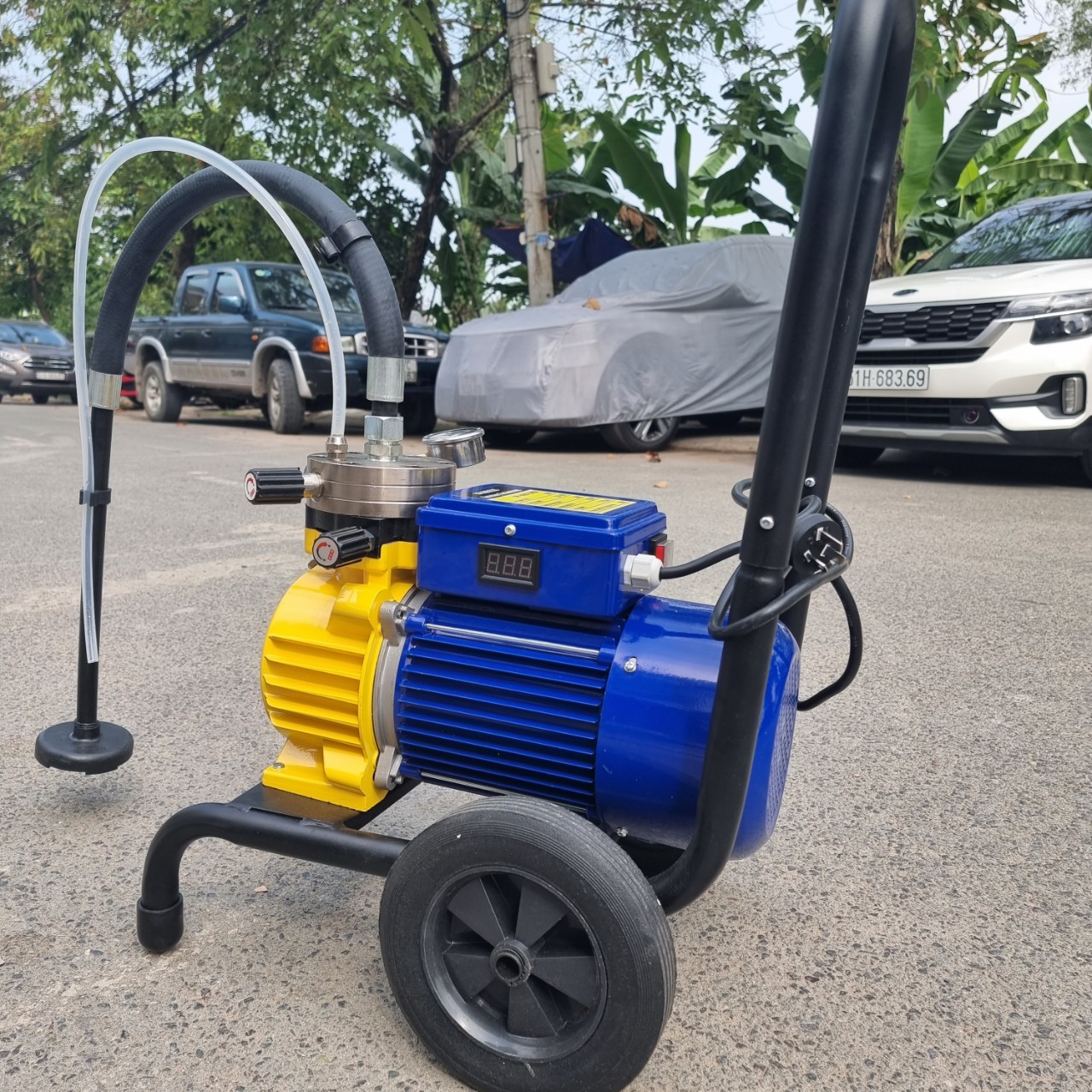 máy phun sơn tường nhà cầm tay