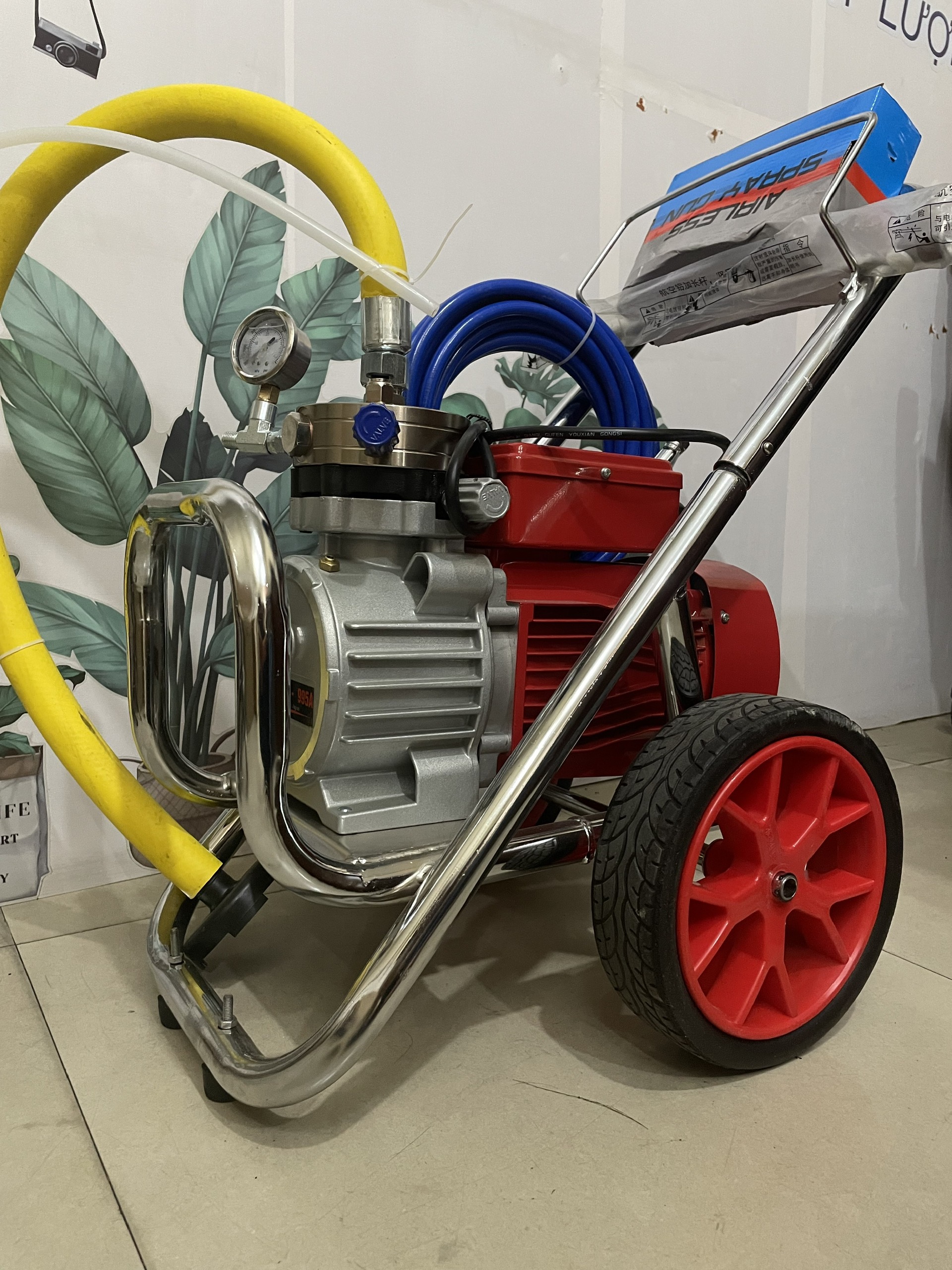 máy phun sơn tường nhà cầm tay