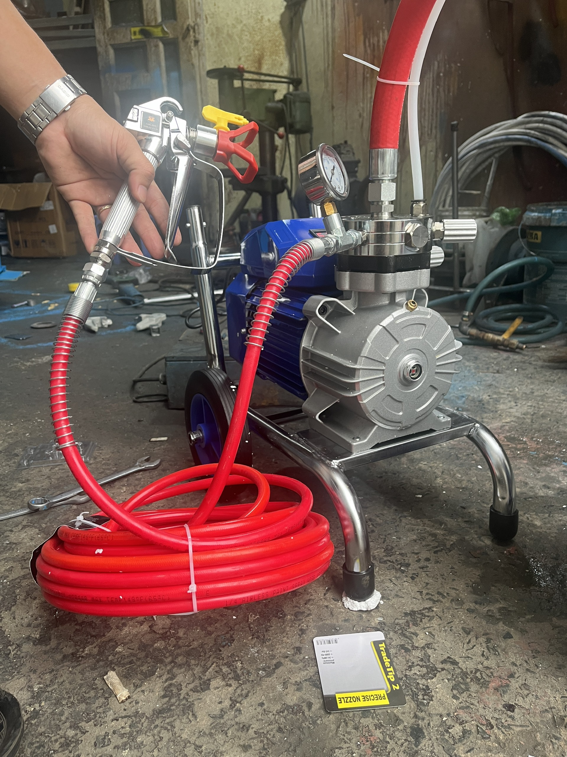 Máy phun sơn xây dựng