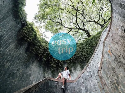 THE WHOLE WORLD IN SINGAPORE