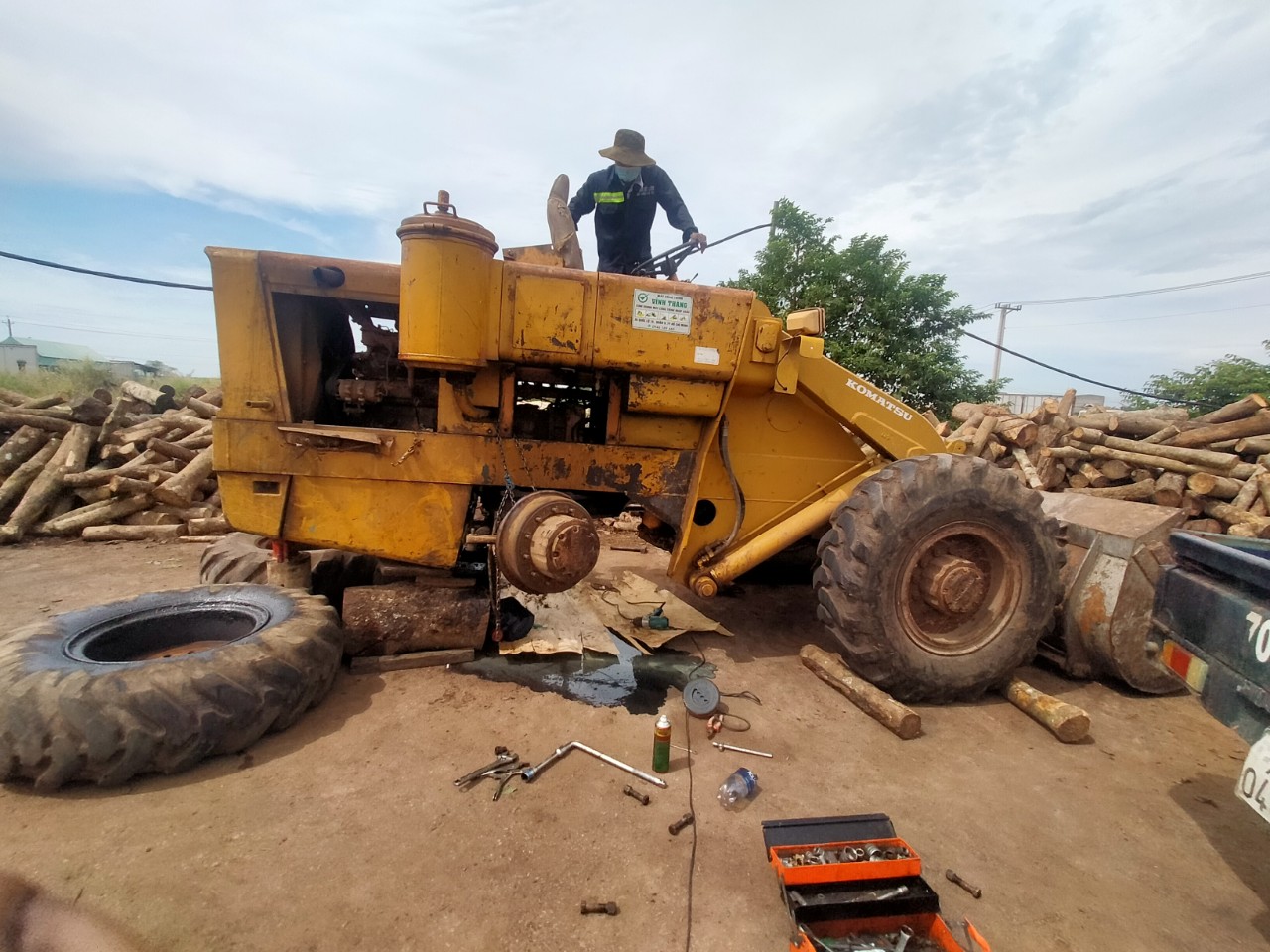 Thợ Sửa Chữa Máy Xúc Đào Lật( Máy Công Trình) tận nơi uy tín Thợ Sửa Chữa Máy Xúc Đào Lật( Máy Công Trình) tận nơi uy tín