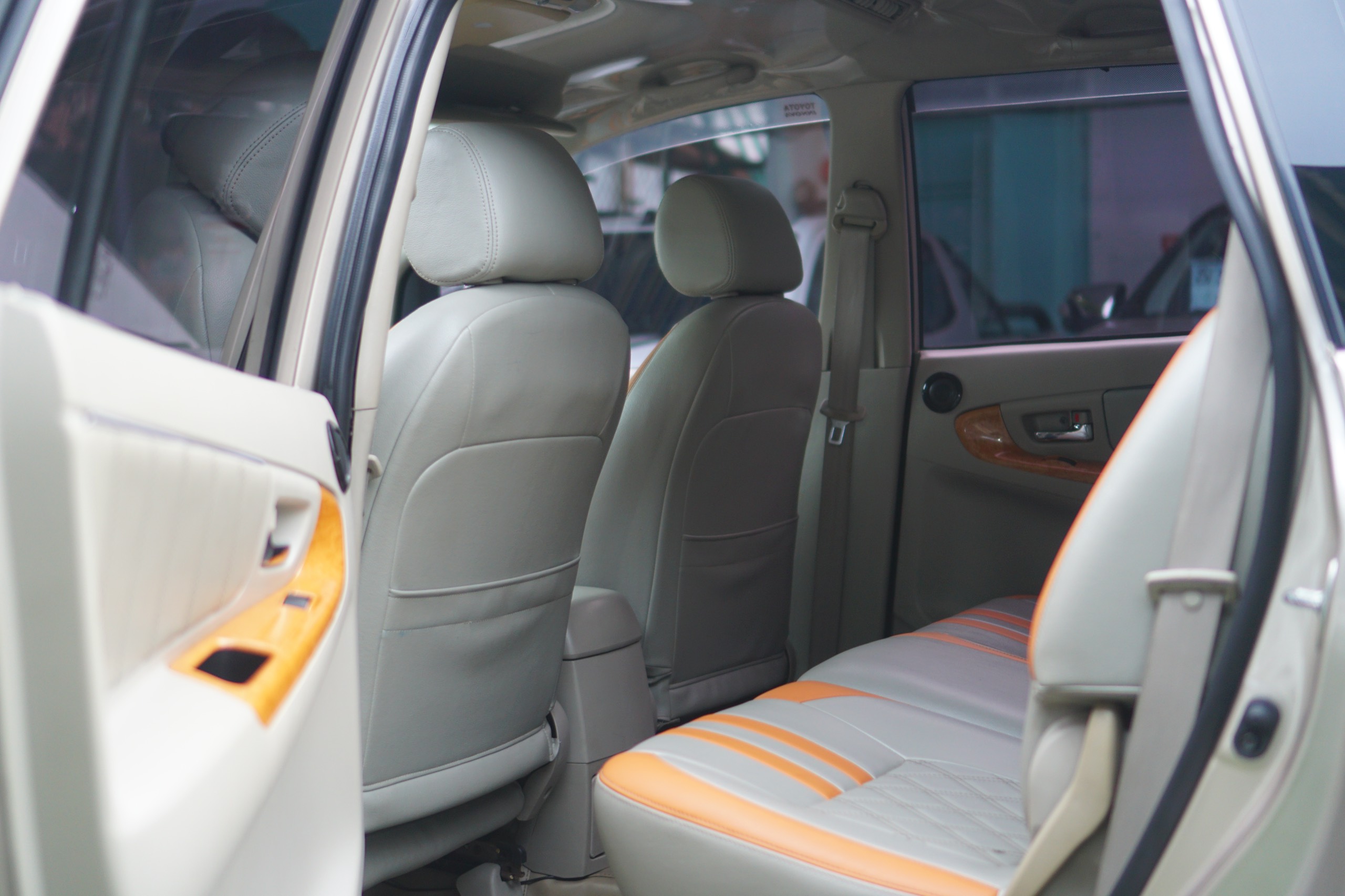 Thanh lý xe oto Innova 2011 số tự động cũ giá rẻ tại Quảng Ngãi Thanh lý xe oto Innova 2011 số tự động cũ giá rẻ tại Quảng Ngãi