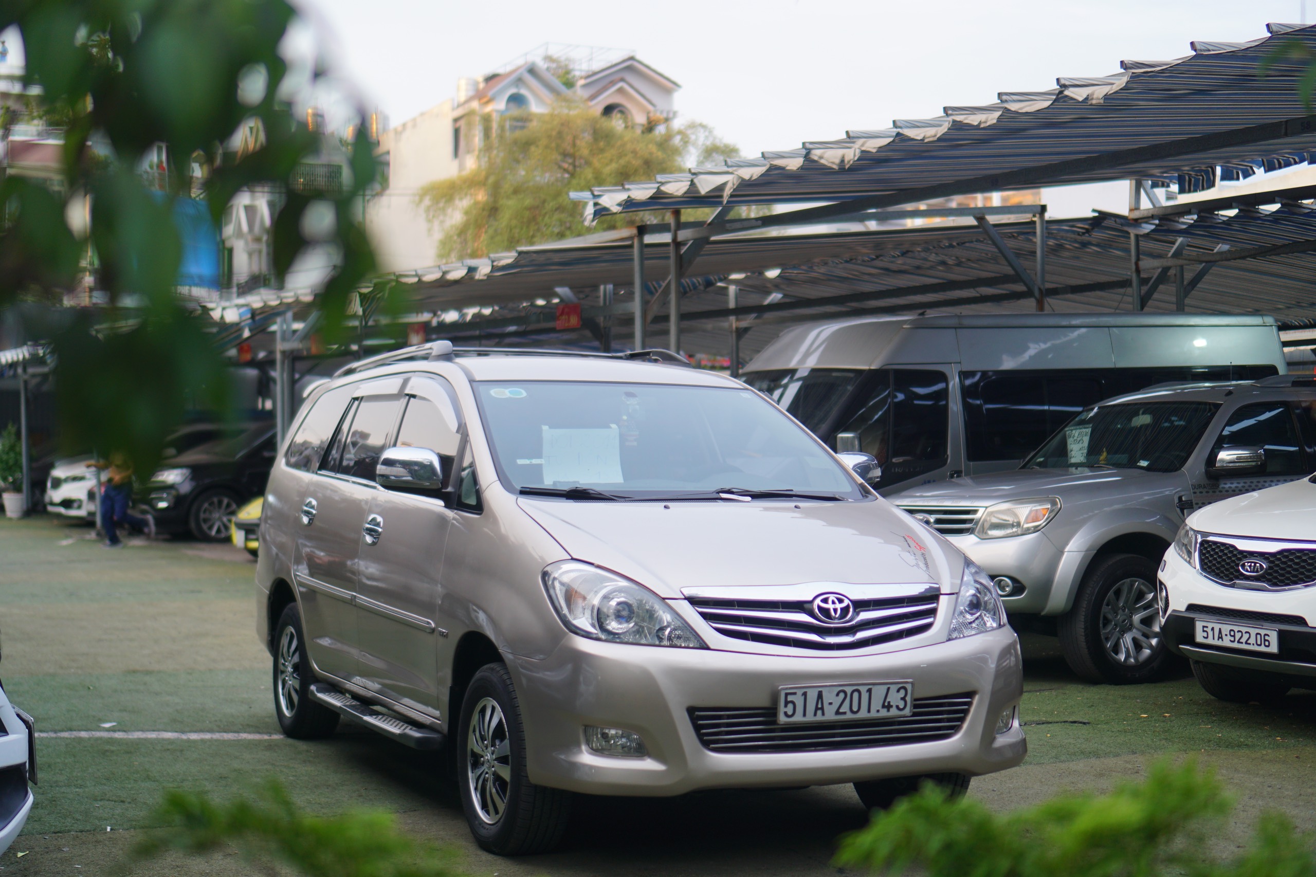 Thanh lý xe oto Innova 2011 số tự động cũ giá rẻ tại Quảng Ngãi Thanh lý xe oto Innova 2011 số tự động cũ giá rẻ tại Quảng Ngãi