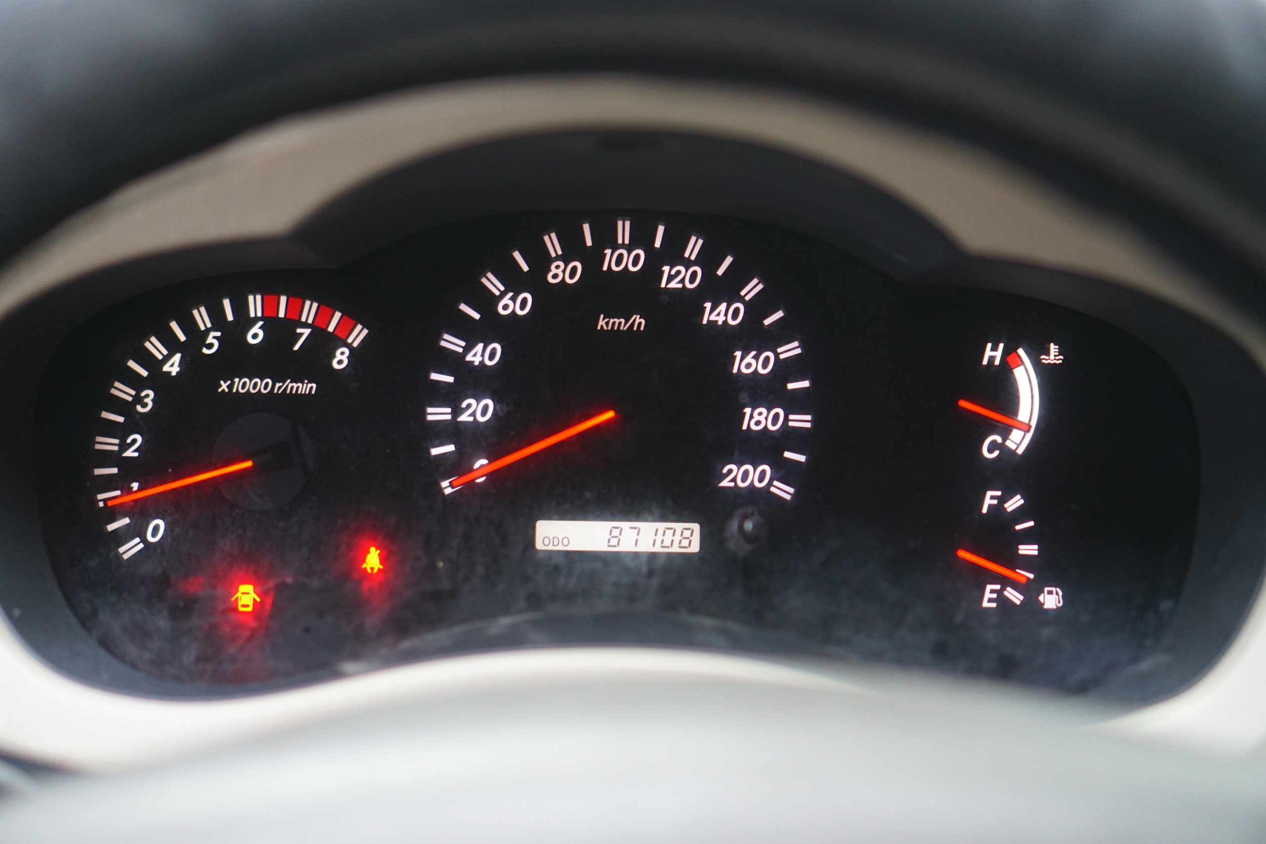 hình ảnh chụp 1 bên Thanh lý xe oto Innova 2011 số tự động cũ giá rẻ tại Quảng Ngãi hình ảnh chụp 1 bên Thanh lý xe oto Innova 2011 số tự động cũ giá rẻ tại Quảng Ngãi