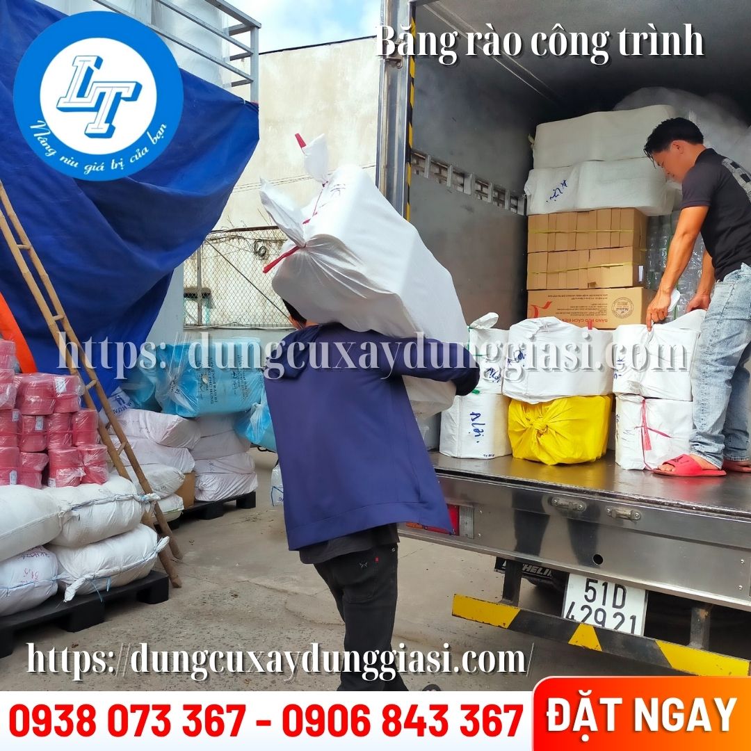 Lên băng rào công trình cho khách HCM