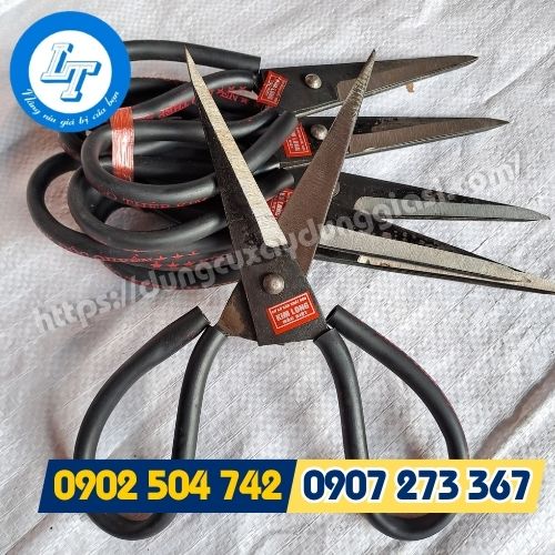 Lưỡi kéo sắc bén