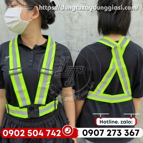 Kiểu dây đeo chữ X ôm gọn phần thân