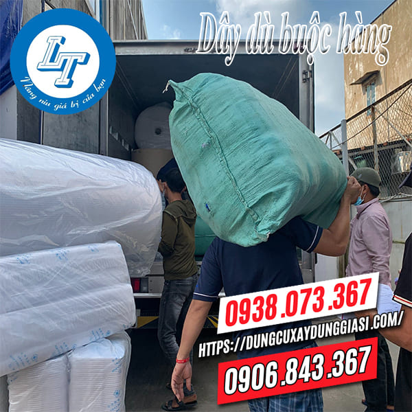 Lên hàng dây dù buộc hàng hóa cho khách