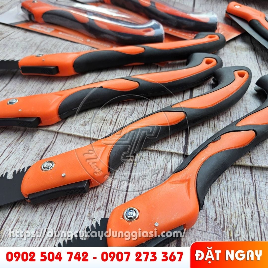 Thiết kế tay cầm có độ cong lượn nhẹ, cầm chắc chắn