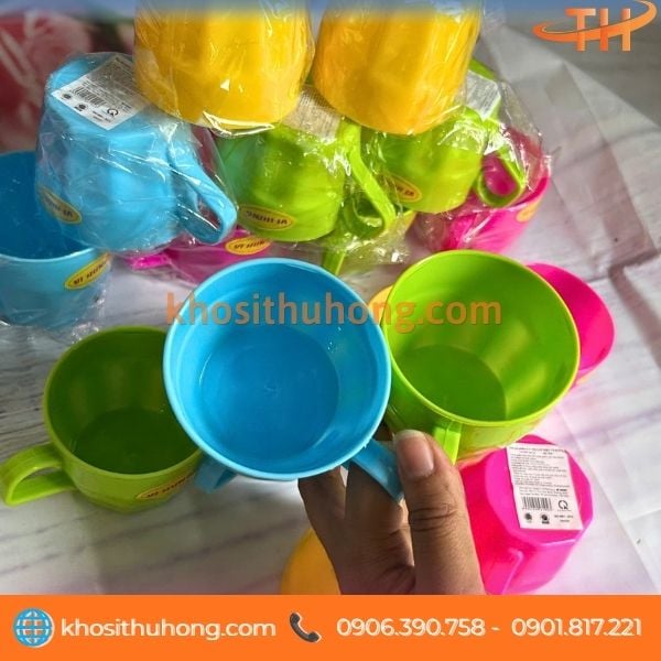 Ca nhựa nhỏ uống nước phù hợp nhiều không gian sử dụng Ca nhựa nhỏ uống nước phù hợp nhiều không gian sử dụng