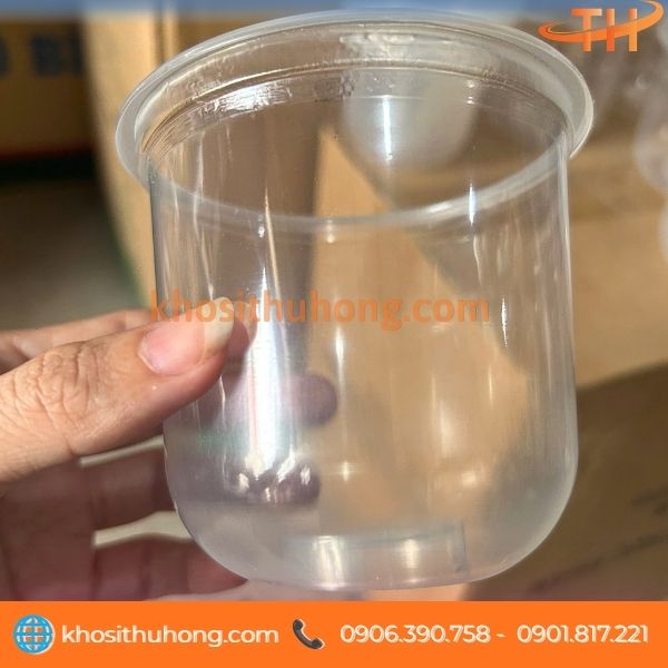 Ly nhựa đáy bầu tạo nên hình thức khác biệt Ly nhựa đáy bầu tạo nên hình thức khác biệt
