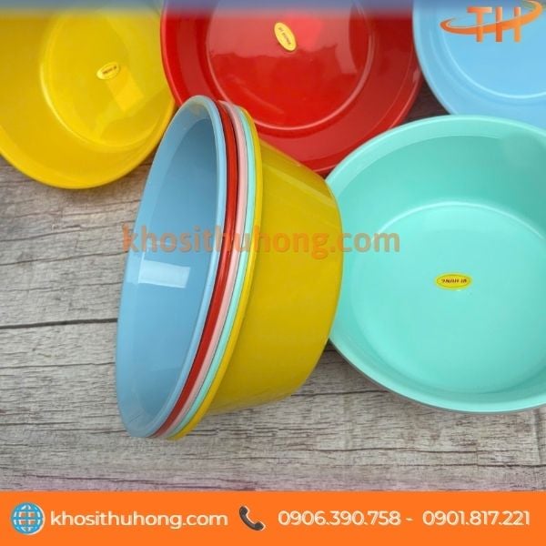 Thau nhựa 2T4 thành thau dày dặn chắc chắn khi cầm Thau nhựa 2T4 thành thau dày dặn chắc chắn khi cầm