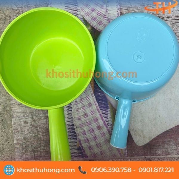 Ca nhựa múc nước nhựa PP đủ màu Ca nhựa múc nước nhựa PP đủ màu