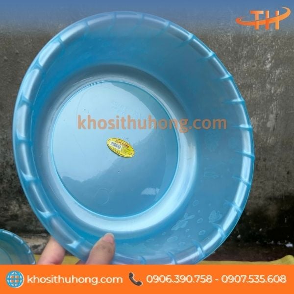 Thau tròn, lòng rộng dễ lồng vào nhau khi xếp Thau tròn, lòng rộng dễ lồng vào nhau khi xếp