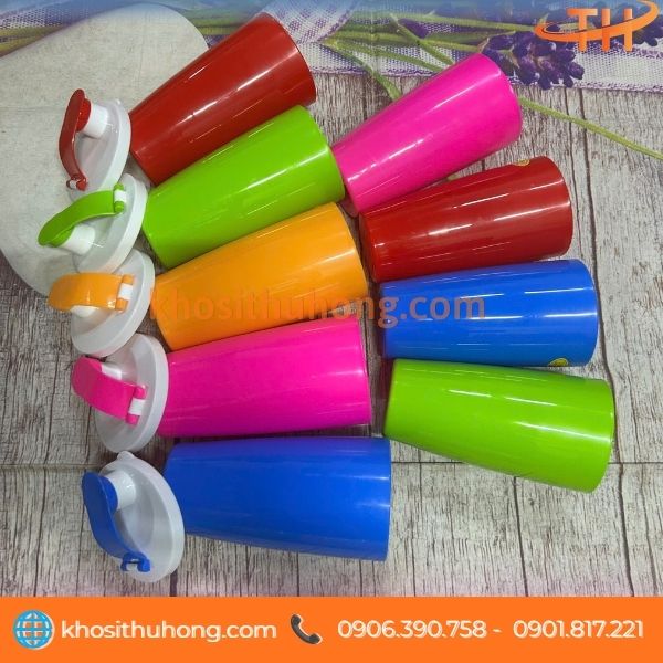 Ly nhựa nắp bật dùng được với nhiều đối tượng khách hàng Ly nhựa nắp bật dùng được với nhiều đối tượng khách hàng