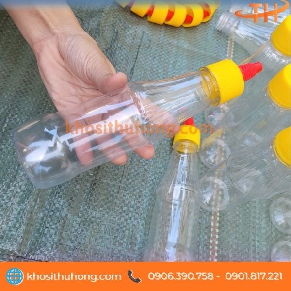 Chai nhựa đựng tương ớt có thân trong dễ nhìn gi vị Chai nhựa đựng tương ớt có thân trong dễ nhìn gi vị