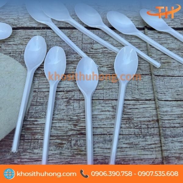 Muỗng nhựa trắng sữa kiểu dáng rõ nét Muỗng nhựa trắng sữa kiểu dáng rõ nét