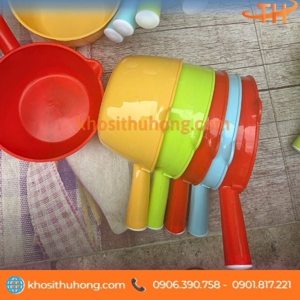 Ca nhựa múc nước tiện lợi khi sử dụng Ca nhựa múc nước tiện lợi khi sử dụng