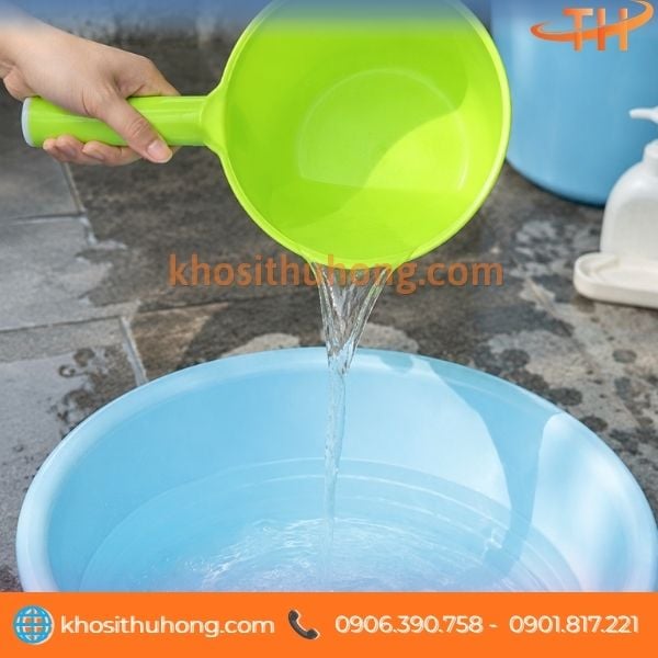 Ca múc nước nhựa dùng cho sinh hoạt Ca múc nước nhựa dùng cho sinh hoạt