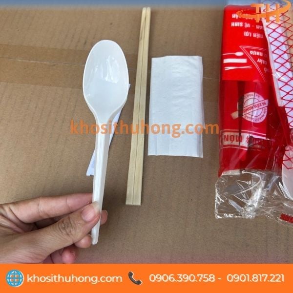 Muỗng nhựa PP dài 15cm nhẹ bền Muỗng nhựa PP dài 15cm nhẹ bền