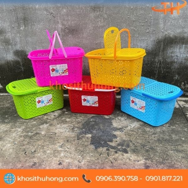 Giỏ nhựa có nắp 2 quai dùng đựng đồ cho gia đình Giỏ nhựa có nắp 2 quai dùng đựng đồ cho gia đình