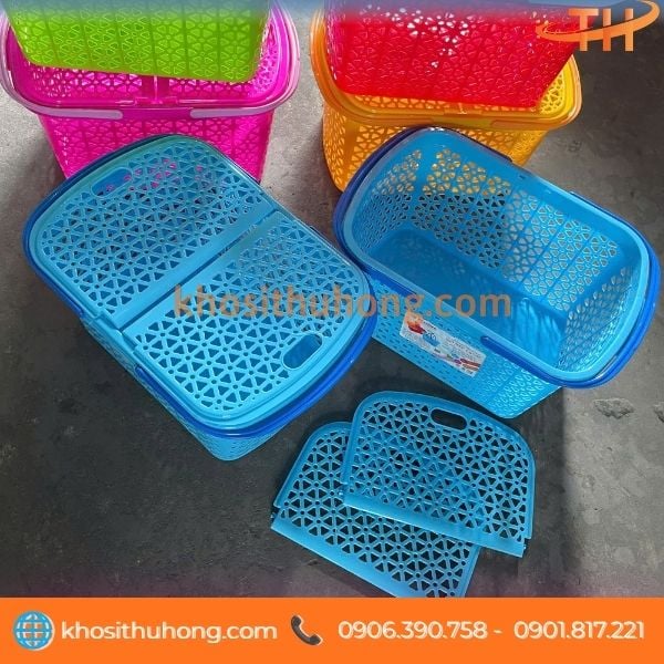 Giỏ nhựa có nắp đậy gọn nhẹ nhưng chắc chắn Giỏ nhựa có nắp đậy gọn nhẹ nhưng chắc chắn
