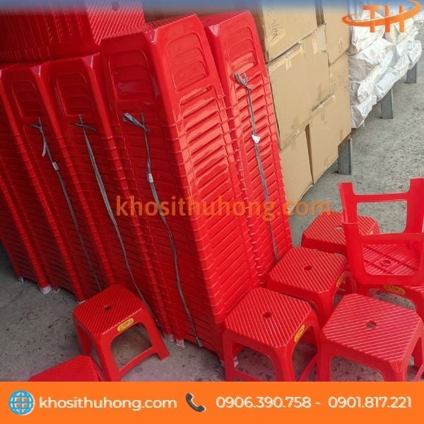 Ghế nhựa thấp phù hợp cho trẻ em và người lớn sử dụng Ghế nhựa thấp phù hợp cho trẻ em và người lớn sử dụng
