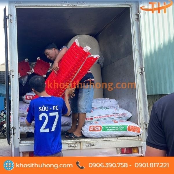 Thu Hồng giao đơn hàng ghế nhựa thấp đến khách Thu Hồng giao đơn hàng ghế nhựa thấp đến khách