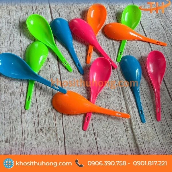 Muỗng nhựa dẻo to lòng rộng dùng múc cơm, xôi, canh Muỗng nhựa dẻo to lòng rộng dùng múc cơm, xôi, canh
