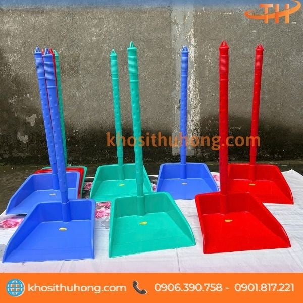 Đồ hốt rác cán dài phần miệng rộng thuận tiện đưa rác vào v Đồ hốt rác cán dài phần miệng rộng thuận tiện đưa rác vào