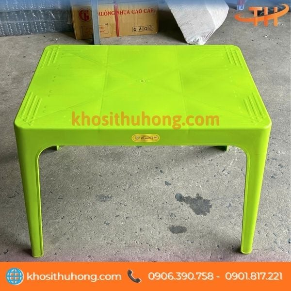 Bàn nhựa chữ nhật màu xanh lá cao 50 cm Bàn nhựa chữ nhật màu xanh lá cao 50 cm
