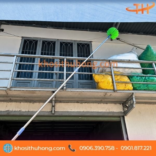 Chổi quét mạng nhện cán dài Chổi quét mạng nhện cán dài