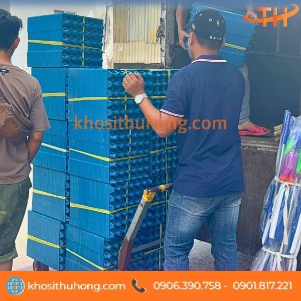 Giao hàng khay đựng trứng đến khách sỉ Giao hàng khay đựng trứng đến khách sỉ
