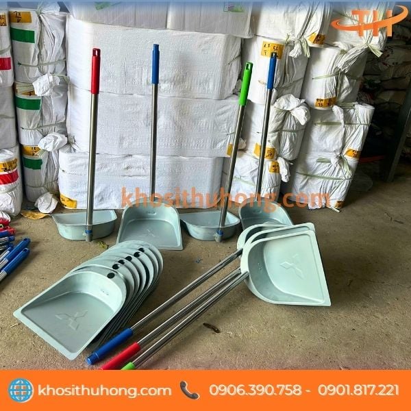 Đồ hốt rác bằng inox loại cán dài Đồ hốt rác bằng inox loại cán dài