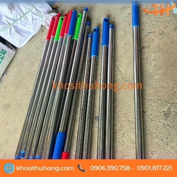 Đồ hốt rác cán dài bọc nhựa có lỗ treo Đồ hốt rác cán dài bọc nhựa có lỗ treo