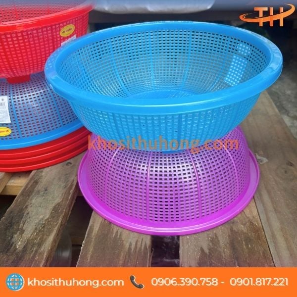 Rổ nhựa chân lòng rộng, vành miệng bo tròn dễ cầm nắm Rổ nhựa chân lòng rộng, vành miệng bo tròn dễ cầm nắm