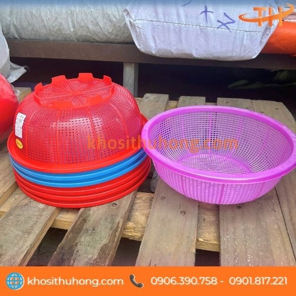 Rổ nhựa có chân đế 2T8 cho khách cần mua sỉ Rổ nhựa có chân đế 2T8 cho khách cần mua sỉ
