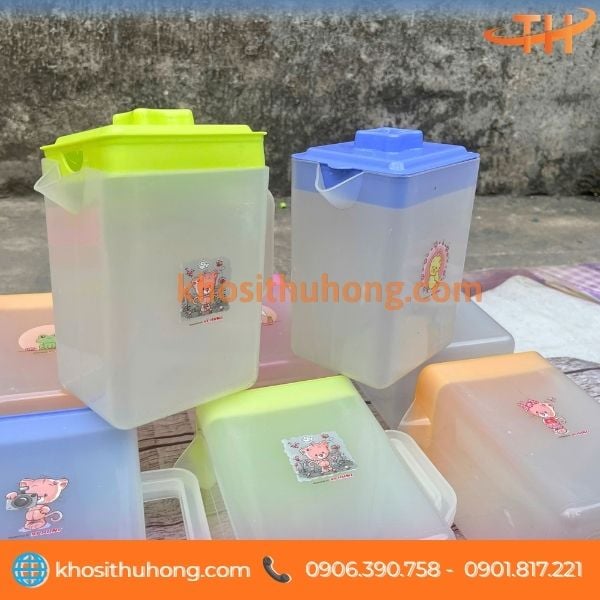 Ca nhựa đựng nước dùng cho gia đình, bếp ăn Ca nhựa đựng nước dùng cho gia đình, bếp ăn