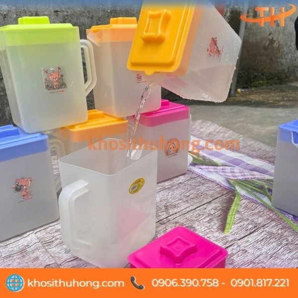 Ca nhựa lớn miệng phễu dễ rót nước Ca nhựa lớn miệng phễu dễ rót nước