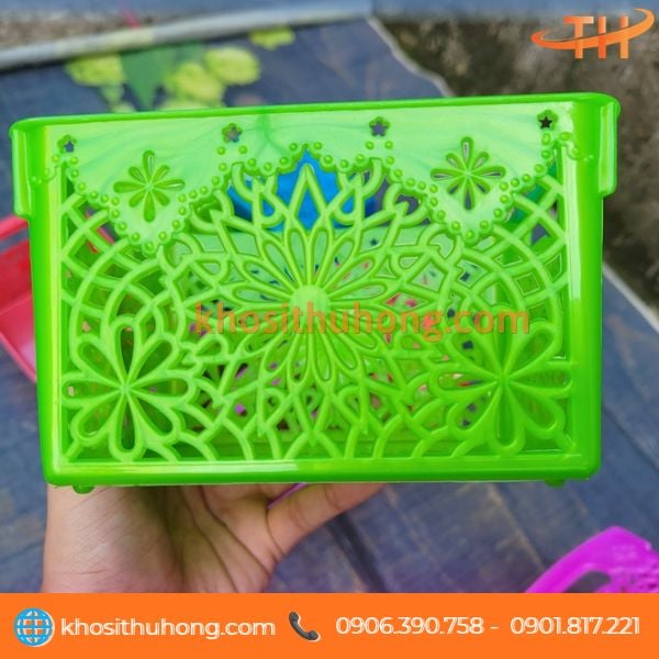 Rổ nhựa nhỏ với đường nét hoa văn đan xen đẹp mắt Rổ nhựa nhỏ với đường nét hoa văn đan xen đẹp mắt