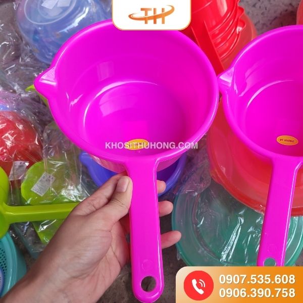 Gáo múc nước nhựa bền bỉ, giá trị sử dụng cao Gáo múc nước nhựa bền bỉ, giá trị sử dụng cao